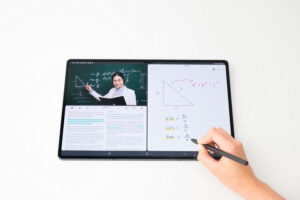 Galaxy Tab S8 en Perú: la herramienta perfecta para equilibrar la vida, el trabajo y la escuela de un estudiante