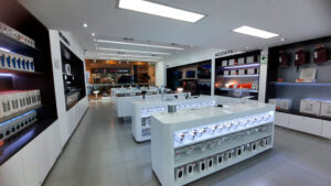 Xiaomi inaugura tienda en Open Plaza Atocongo y con ella suma 33 puntos de venta en el Perú