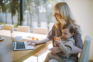 !Ay mamá! Solo el 46% de las mujeres protege los dispositivos inteligentes del hogar kaspersky