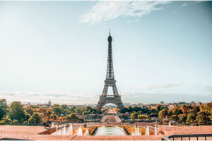 París en la mano: Descubre las mejores aplicaciones para maximizar la experiencia en la Ciudad de la Luz
