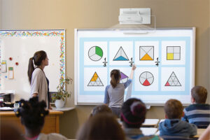 Cómo los videoproyectores EPSON pueden impactar en los salones de clase