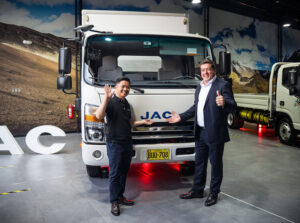 JAC camiones: inaugura nueva tienda en Lima Norte y presenta su primer Vehículo 100% Eléctrico