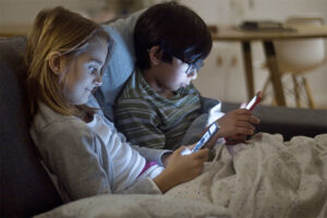 Protegiendo a nuestros hijos en línea: 5 consejos para evitar el ciberacoso