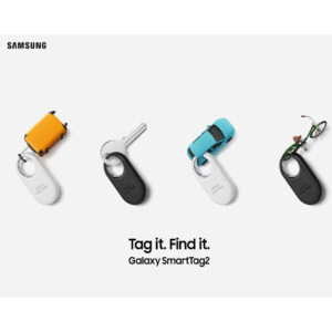 Samsung anunció hoy el nuevo Galaxy SmartTag2, que se lanzará oficialmente a nivel mundial este 11 de octubre. El nuevo dispositivo trae mejoras a la línea Galaxy SmartTag, habilitando formas más inteligentes de realizar un seguimiento eficiente a tus objetos de valor. Cabe resaltar que las mejoras a nivel de diseño y usabilidad ofrecen muchas más oportunidades de uso para el dispositivo. "Constantemente buscamos formas de hacer que la vida de las personas sea más cómoda a través de las innovaciones líderes en la industria de Samsung Galaxy", dijo Jaeyeon Jung, Vicepresidente Ejecutivo y Director de SmartThings en el Device Platform Center de Samsung Electronics. “Con Galaxy SmartTag2, queremos asegurarnos de que los usuarios de Samsung Galaxy puedan encontrar sus pertenencias de una manera fácil e intuitiva. Con una experiencia de búsqueda mejorada y una mayor duración de la batería, Galaxy SmartTag2 brindará a los usuarios mayor tranquilidad durante más tiempo y en más situaciones. Las funciones intuitivas hacen que encontrar objetos perdidos sea más fácil que nunca El nuevo Modo Lost de Galaxy SmartTag2 permite que los usuarios ingresen su información de contacto a través de un mensaje. Luego, cualquiera que encuentre un artículo con un Galaxy SmartTag2 adjunto puede usar su smartphone para escanear la etiqueta y ver el mensaje del propietario y la información de contacto. Esto significa que un Galaxy SmartTag2 acoplado al collar de una mascota ahora es una forma conveniente de garantizar que el número de teléfono del dueño de la mascota esté siempre ahí, en la mayoría de los lugares donde la mascota pueda deambular. El Modo Lost funciona con cualquier dispositivo móvil con lector NFC y navegador web. Galaxy SmartTag2 ahora proporciona una función perfeccionada de Compass View, que perfecciona la experiencia del usuario al proporcionar flechas para mostrar la dirección y la distancia de la Galaxy SmartTag2 en relación con el usuario. Este modo está disponible en cualquier smartphone Galaxy compatible con UWB, como el Galaxy S23 Ultra . ¡La aplicación SmartThings Find también se ha actualizado! con Galaxy SmartTags recientemente registradas que ahora instalan un acceso directo a la aplicación en el smartphone del usuario, permitiendo la inicialización de SmartThings Find más rápidamente. Además, la app ahora presenta una vista de mapa en pantalla completa y una interfaz intuitiva, lo que hace que la experiencia del usuario sea aún más fluida. Finalmente, al cambiar de smartphone Galaxy, SmartTag2 ahora sincroniza nuevamente de forma automática tu smartphone Galaxy usando tu cuenta Samsung. Los nuevos modos significan una batería más duradera Los usuarios ahora pueden disfrutar del Galaxy SmartTag2 por más tiempo con el nuevo Modo Power Saving, disponible junto con un Modo Normal perfeccionado. Para los usuarios que dependen del SmartTag para rastrear artículos continuamente, el Modo Power Saving es la opción perfecta para mantener la vida útil de la batería y, al mismo tiempo, garantizar que puedan vigilar sus cosas. Con el Modo Power Saving, la batería del Galaxy SmartTag2 ahora dura hasta 700 días, más del doble que los modelos Galaxy SmartTag anteriores. Incluso en el Modo Normal, la duración de la batería ahora se extiende a 500 días, un aumento del 50% con respecto a los modelos anteriores. Con la flexibilidad de cambiar entre dos modos, los usuarios pueden realizar un seguimiento de sus objetos de valor – desde las llaves del coche hasta las bicicletas – durante más tiempo. Diseño elegante que se adapta a más condiciones y brinda más oportunidades de uso El nuevo tamaño compacto y diseño en forma de anillo del nuevo Galaxy SmartTag2 se creó pensando en la facilidad de uso. El gran bucle mejora la durabilidad del producto por el uso de metal en el interior del anillo para una mayor resistencia – lo que puede admitir accesorios como clips y llaveros. Además, estos accesorios también pueden acoplarse a bolsos y equipaje. La durabilidad de Galaxy SmartTag2 también se ha mejorado con una clasificación IP67 de resistencia al agua y al polvo. Esto permite que los usuarios rastreen sus artículos en entornos aún más desafiantes, como cuando viajan al aire libre. Y para los dueños de mascotas, no hay necesidad de preocuparse por el desgaste diario del dispositivo por los tazones de agua de las mascotas o por correr afuera. Cabe resaltar que el nuevo Galaxy SmartTag2 también admite un nuevo modo de paseo de mascotas, lo que facilita que los usuarios registren paseos con sus amigos peludos. Tranquilidad, reempaquetada Galaxy SmartTag2 conserva muchas de las funciones populares de Galaxy SmartTag y Galaxy SmartTag+. Aprovecha las capacidades de Bluetooth Low Energy (BLE) y UWB, utilizando la tecnología Find de Realidad Aumentada (AR) para guiar visualmente a los usuarios hacia su artículo usando la cámara de su smartphone Samsung Galaxy. Además, el nuevo Galaxy SmartTag2 funciona dentro de un alcance máximo de Bluetooth de 120 metros y puede controlar electrodomésticos inteligentes a través de la aplicación SmartThings. Samsung mantiene su compromiso de garantizar la privacidad de los usuarios de Samsung Galaxy, y la ubicación del dispositivo solo estará disponible con su permiso. SmartThings Find también cifra los datos del usuario y cuenta con el respaldo de Samsung Knox para brindar una capa adicional de seguridad. Además, al desactivar el Modo Lost, se oculta inmediatamente la información de contacto del propietario y se borra el mensaje dejado por él del dispositivo. Para los usuarios de Samsung Galaxy, SmartThings Find también puede brindar seguridad a través de su función "Alertas de etiquetas desconocidas", que avisa a los usuarios sobre cualquier seguimiento no autorizado con una notificación si SmartThings Find detecta un SmartTag desconocido siguiéndolos. Esto ayuda a proteger a los usuarios y prevenir el abuso de los servicios de seguimiento de ubicación. Galaxy SmartTag2 también funciona de forma continua con SmartThings Station, integrada con SmartThings Find, que sirve como un escáner de dispositivo que siempre está en casa, ayudando a los usuarios a realizar un seguimiento de los objetos de valor que tienen una SmartTag adjunta. SmartThings Station notificará a los usuarios la ubicación de su artículo etiquetado, desde artículos personales como controles remotos de TV, billeteras, llaves y dispositivos registrados como smartphones, tabletas, relojes y auriculares. Los dueños de mascotas también recibirán una alerta cuando un collar etiquetado se aleje demasiado de la Estación SmartThings, lo que les ayudará a mantener a sus amigos peludos cerca de casa.