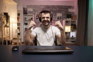 Cinco artículos que completarán tu setup gamer o tu espacio de estudios Promart
