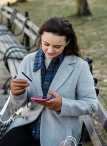 encuesta de Kaspersky revela que las mujeres son quienes más se han acercado y adoptado el uso de pagos digitales en la región