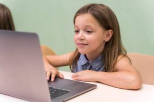 Día de las Niñas en las TIC: Cinco formas de acercarlas y generar su interés en la tecnología
