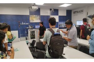 Más de 200 universitarios peruanos visitaron los centros de entrenamiento de SIEMENS y fueron capacitados en digitalización industrial (1)