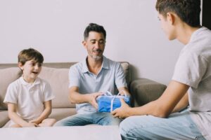 Día del padre: cómo elegir el smartphone ideal para papá vivo