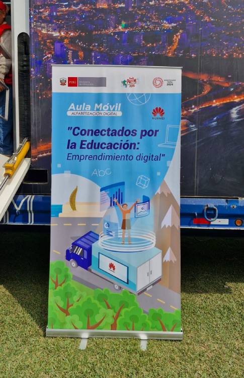 Huawei y el Minedu inauguran el recorrido del Aula Móvil que busca triplicar el número de beneficiados