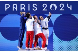 París 2024 Los medallistas comparten sonrisas de campeones con el Galaxy Z Flip6 Olympic Edition en sus primeros Selfies de la Victoria