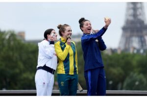 París 2024 Los medallistas comparten sonrisas de campeones con el Galaxy Z Flip6 Olympic Edition en sus primeros Selfies de la Victoria