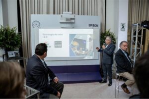 Innovación tecnológica como factor clave para impulsar el aprendizaje en las aulas hacia el 2025 EPSON