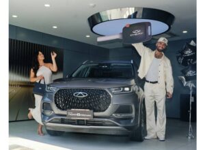 Chery le da la bienvenida a Angie Arizaga y Jota Benz como sus nuevos embajadores: La camioneta perfecta para su nueva familia