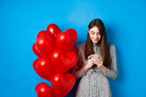 San Valentín_ Descubre cómo vivir el amor y la amistad en la era digital Infinix