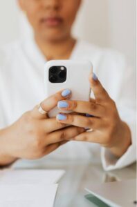 Kaspersky El 76% de las mujeres peruanas está preocupada por su seguridad digital, ante el aumento de amenazas en línea