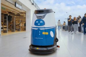 Larcomar apuesta por la innovación sostenible con la incorporación de su primer robot inteligente de limpieza Parque Arauco