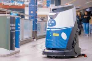 Larcomar apuesta por la innovación sostenible con la incorporación de su primer robot inteligente de limpieza Parque Arauco