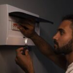 El 80% de hogares en Perú enfrentan cortes de luz:  Smart UPS de  Schneider, la solución para garantizar continuidad eléctrica