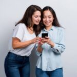 ¿Le regalaste un smartphone a mamá? Infinix, una marca tecnológica emergente, te orienta sobre cómo configurarlo para que lo ame desde el primer día
