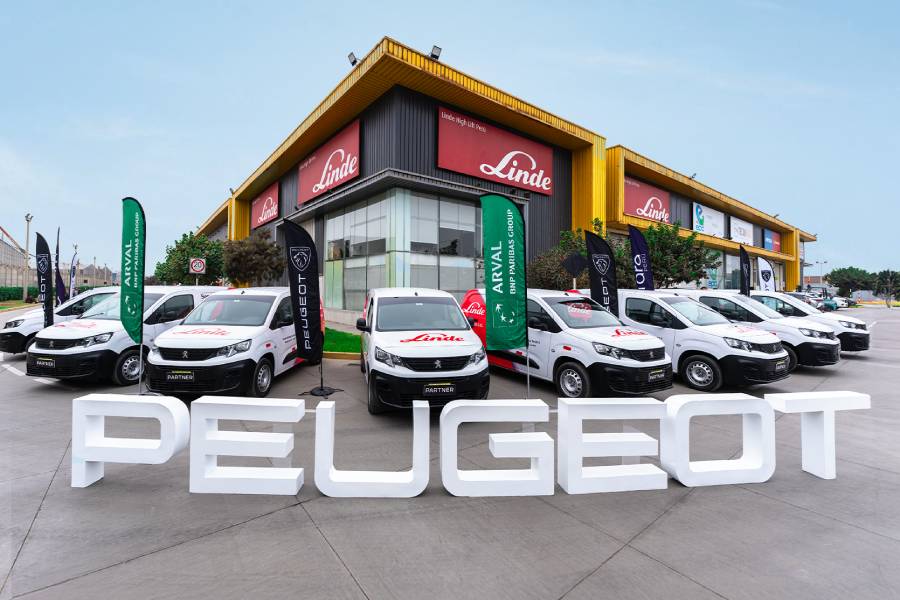 Arval Perú y Peugeot entregan flota de vehículos Partner a Linde High Lift para fortalecer su operación logística