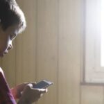 Cómo reducir el FOMO: ESET, acerca estrategias efectivas para padres