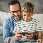 El OPPO A5 Pro 5G: el regalo resistente y moderno que papá merece este Día del Padre
