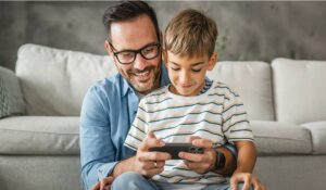 El OPPO A5 Pro 5G: el regalo resistente y moderno que papá merece este Día del Padre