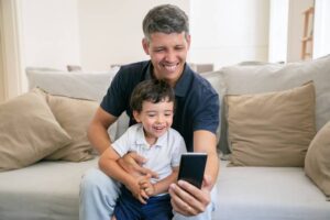 Papá, tu celular puede hacer más de lo que imaginas: 3 funciones fáciles que debes probar Infinix