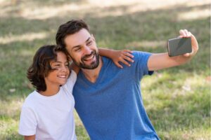 Papá, tu celular puede hacer más de lo que imaginas: 3 funciones fáciles que debes probar Infinix