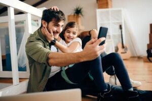 Papá, tu celular puede hacer más de lo que imaginas: 3 funciones fáciles que debes probar Infinix