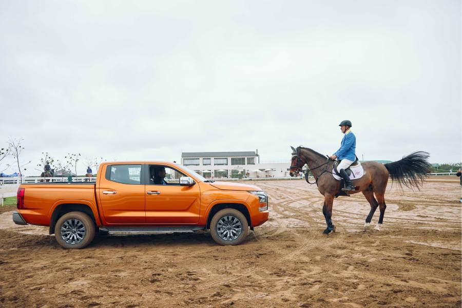 Challenge Accepted: ‘Caballo vs. Carro’, el duelo que desató la adrenalina en el Club Hípico Peruano en su 89° Aniversario Mitsubishi
