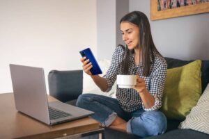 Cómo los smartphones modernos gestionan la batería en segundo plano sin afectar el rendimiento vivo