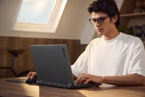 Lo que nunca debes hacer con tu laptop: 5 errores comunes que pueden arruinar tu pantalla ASUS