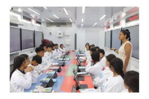 Culmina recorrido del aula movil de Huawei en la región de Piura