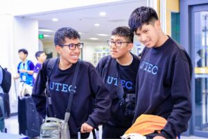 Escolares peruanos brillan en Olimpiada Internacional de Inteligencia Artificial realizada en China