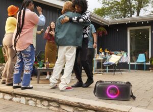 Innova en tus planes sociales con estas nuevas propuestas musicales durante la primavera JBL