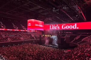 LG potencia el Roig Arena en España con señalización digital diseñada para experiencias multipropósito