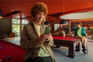 Motorola lanza en Perú el moto g56 5G con enorme batería, durabilidad extrema y sistema de cámara impulsado por moto ai