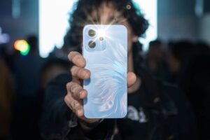 ¿Imaginas un smartphone que tenga IA hasta en el Flash? Este OPPO revoluciona la fotografía en la gama media