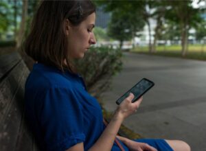 Desconectarse genera ansiedad_ más del 50% de los consumidores siente ansiedad cuando su celular vivo se queda sin batería