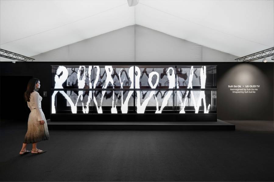 Frieze Londres 2025: El artista Do Ho Suh presentó su innovadora propuesta de arte digital en televisores OLED transparentes