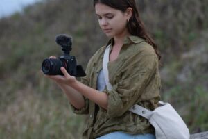 Sony Electronics lanza la cámara Sony Alpha 7V y el lente FE 28-70mm F3.5-5.6 OSS II