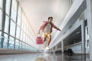 Claro Perú y LATAM Pass celebran octavo aniversario sorteando 150 mil millas entre sus clientes