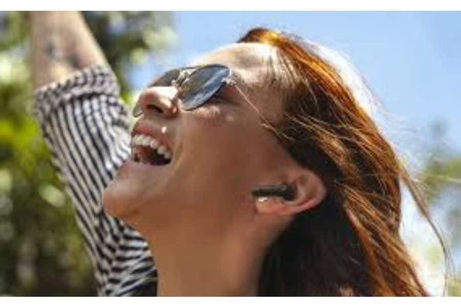 Día de la Mujer: tecnología de audio que acompaña jornadas multifacéticas