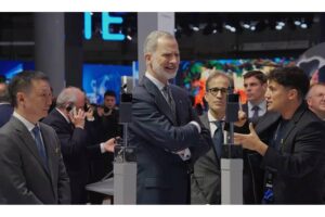 Rey Felipe VI de España inauguró edición 20 del MWC y conoció el HONOR Robot Phone y el ecosistema AIoT de HONOR