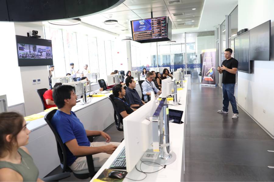 Solo el 13 % de los jóvenes en Lima se siente preparado para trabajar con IA USIL