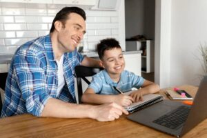 ¿Qué necesitas en casa para estudiar online sin interrupciones? Claro