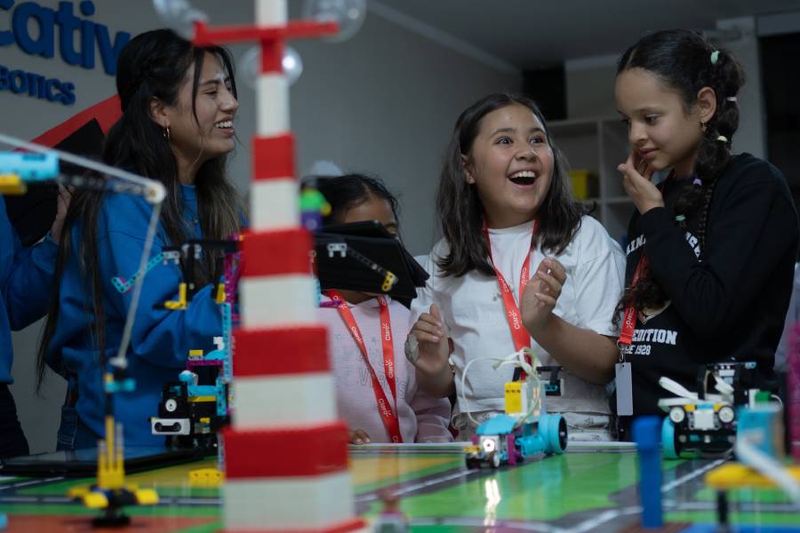 Cerrar la brecha digital desde la infancia: una prioridad para el desarrollo sostenible del país Claro