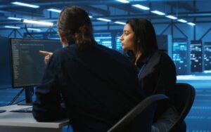 Falta de talento en ciberseguridad está dejando a las empresas más expuestas a ataques: Kaspersky